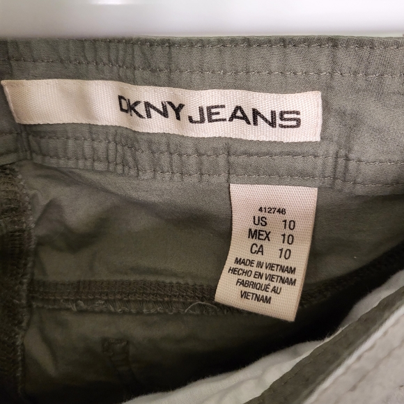 Shorts - Picture 3 of 3